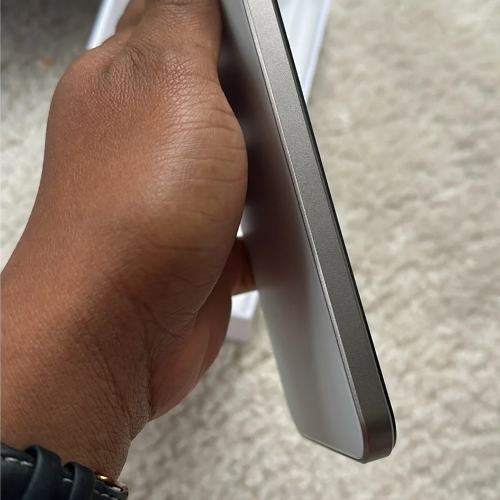 Android phone - Silver
